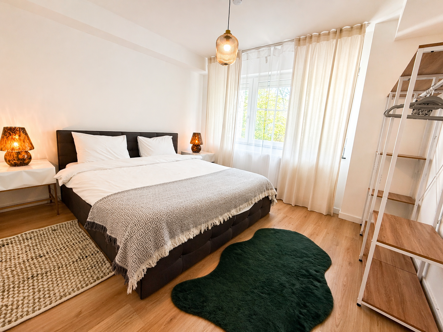 TheLuxeStays Schlafzimmer