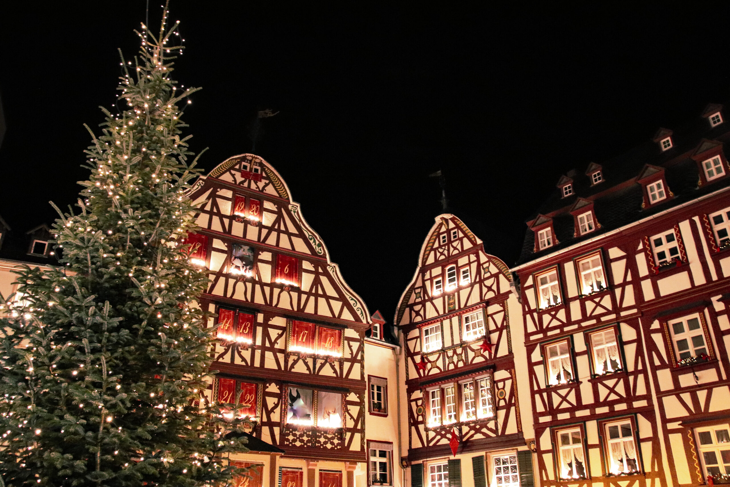 Weihnachtlich geschmückte Altstadt in Nürnberg